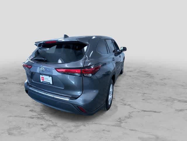 Thumbnail: 2023 Toyota Highlander - 9
