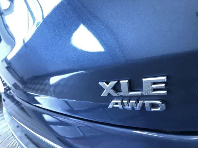 Thumbnail: 2015 Toyota Highlander - 16