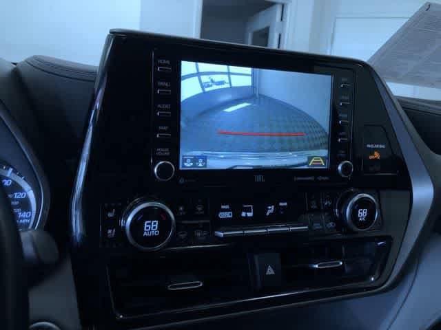 Thumbnail: 2021 Toyota Highlander - 27