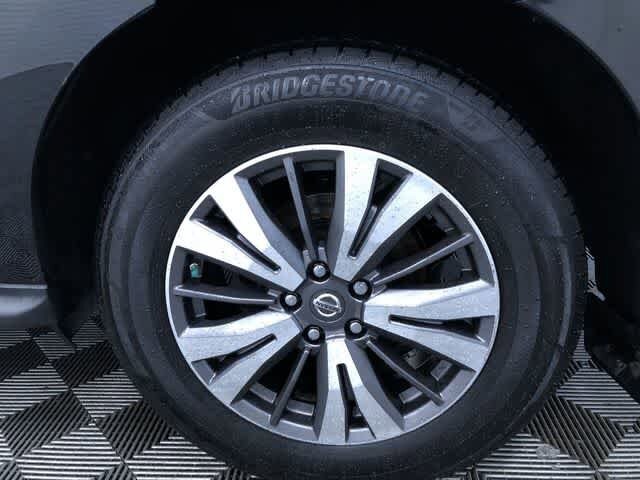 Thumbnail: 2017 Nissan Pathfinder - 16