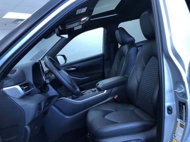 Thumbnail: 2025 Toyota Highlander - 19