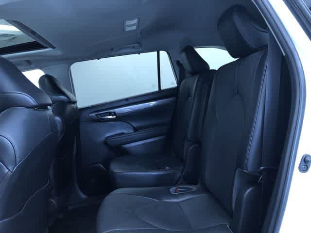 Thumbnail: 2022 Toyota Highlander - 20