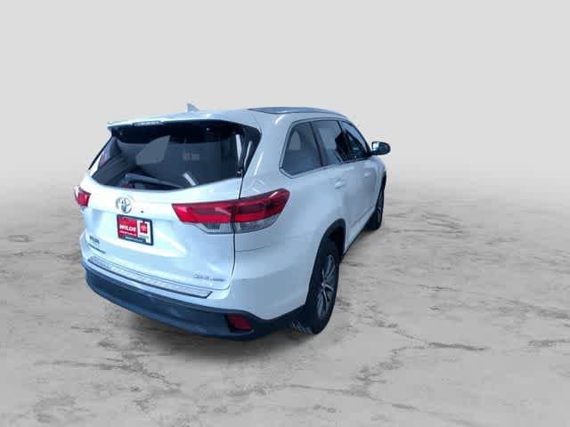 Thumbnail: 2019 Toyota Highlander - 11