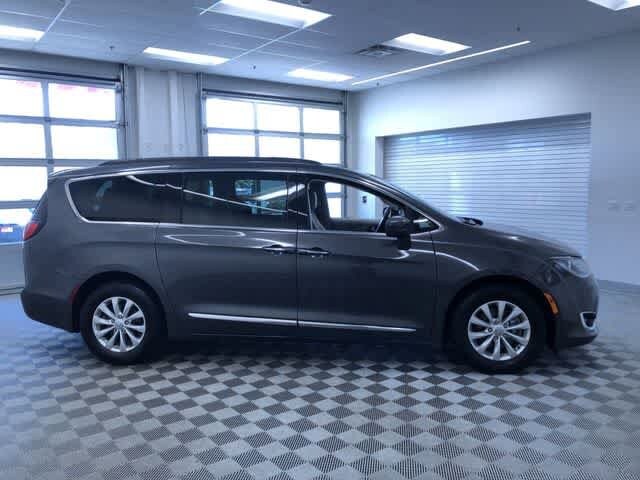 Thumbnail: 2017 Chrysler Pacifica - 36