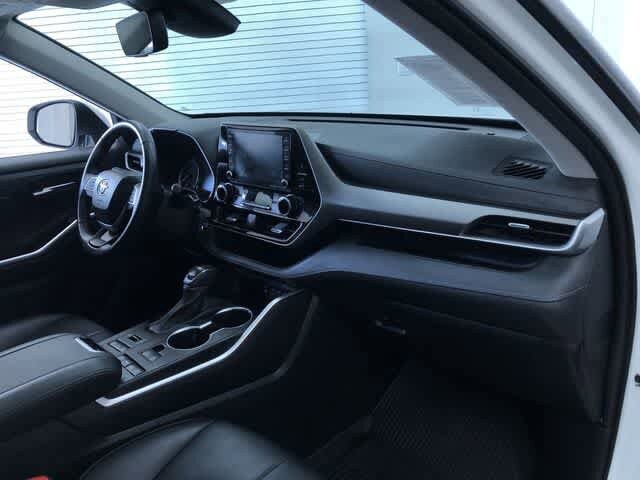 Thumbnail: 2022 Toyota Highlander - 16