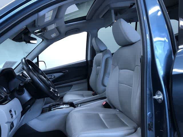 Thumbnail: 2019 Honda Pilot - 17