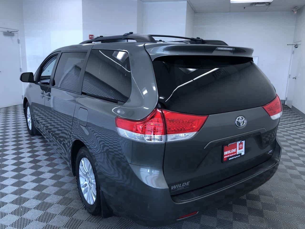 Thumbnail: 2012 Toyota Sienna - 12