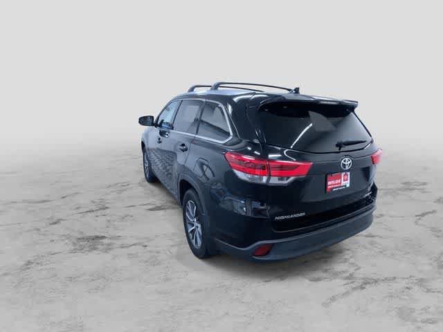 Thumbnail: 2019 Toyota Highlander - 7