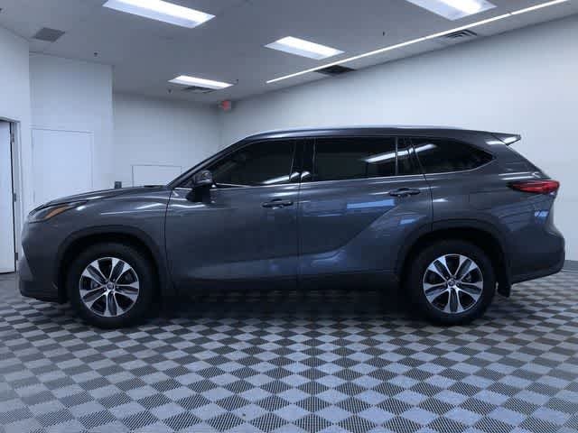 Thumbnail: 2022 Toyota Highlander - 11