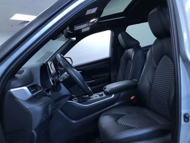 Thumbnail: 2025 Toyota Highlander - 18