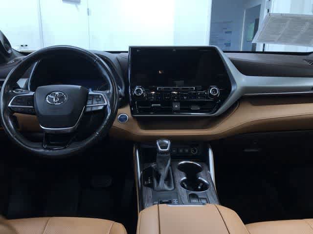 Thumbnail: 2020 Toyota Highlander - 17