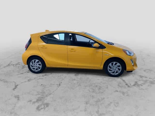 Thumbnail: 2015 Toyota Prius c - 2