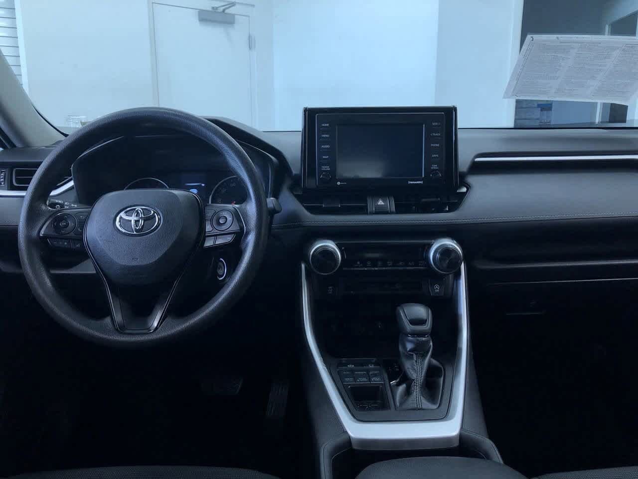 Thumbnail: 2022 Toyota RAV4 - 17