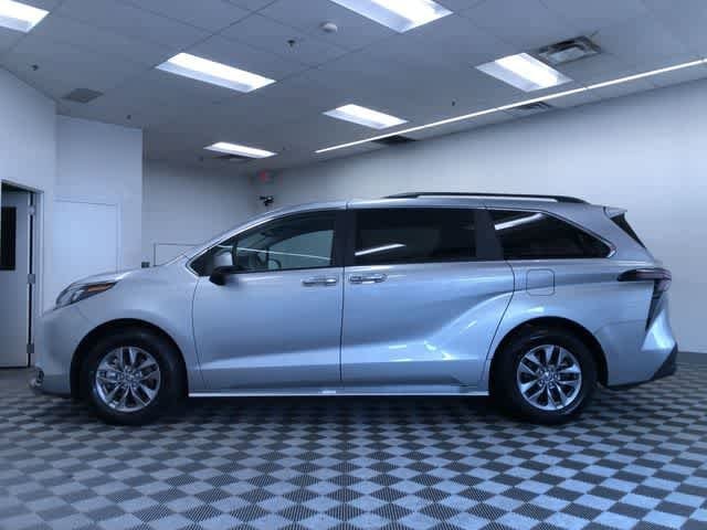 Thumbnail: 2025 Toyota Sienna - 11