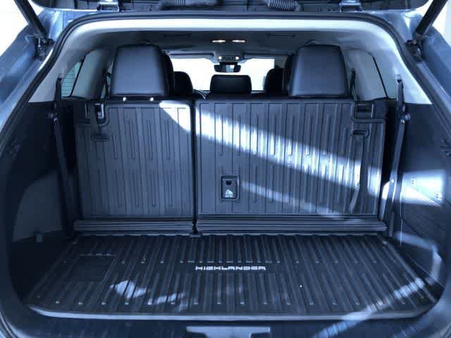 Thumbnail: 2022 Toyota Highlander - 31