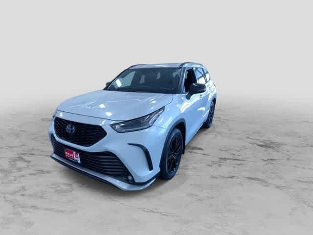 Thumbnail: 2023 Toyota Highlander - 7