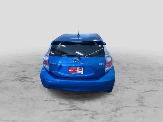 Thumbnail: 2012 Toyota Prius c - 10