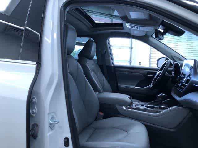 Thumbnail: 2021 Toyota Highlander - 22