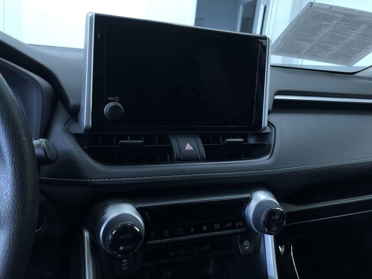 2024 Toyota RAV4 XLE 27