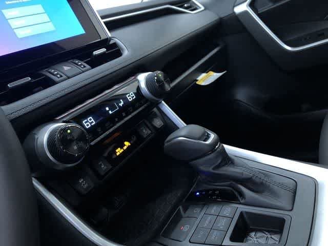 Thumbnail: 2025 Toyota RAV4 - 22