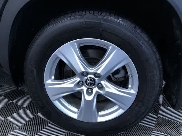 Thumbnail: 2023 Toyota Highlander - 15