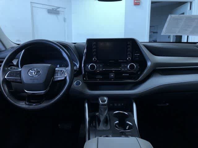 Thumbnail: 2021 Toyota Highlander - 18