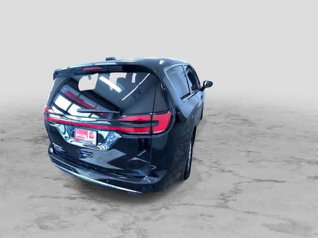 Thumbnail: 2025 Chrysler Pacifica - 10