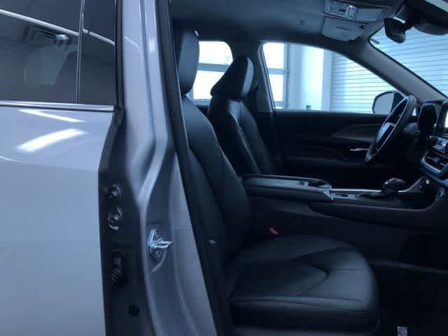 Thumbnail: 2025 Toyota Grand Highlander - 16