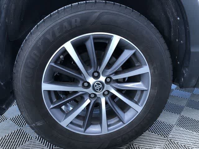 Thumbnail: 2019 Toyota Highlander - 18