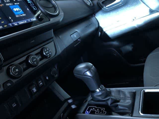 Thumbnail: 2019 Toyota Tacoma - 24