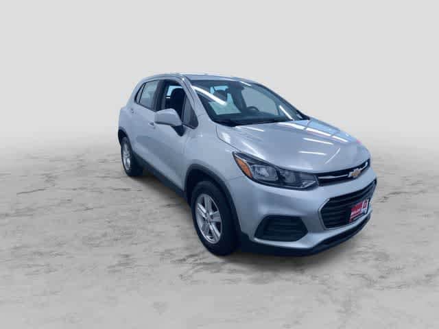 Thumbnail: 2017 Chevrolet Trax - 3
