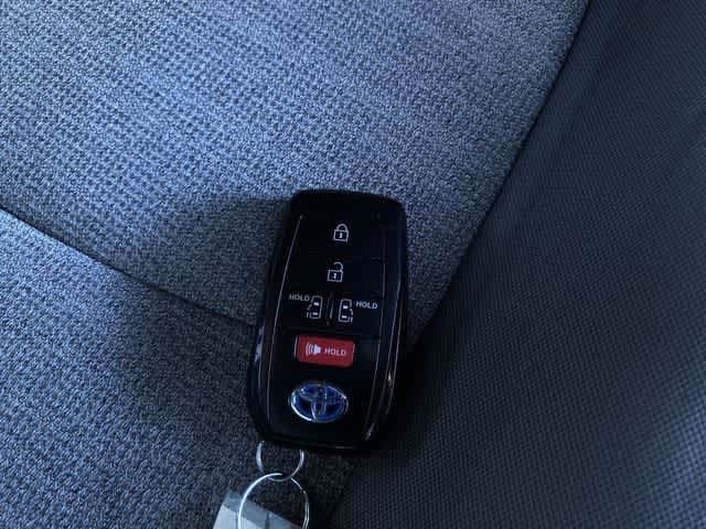 Thumbnail: 2025 Toyota Sienna - 33