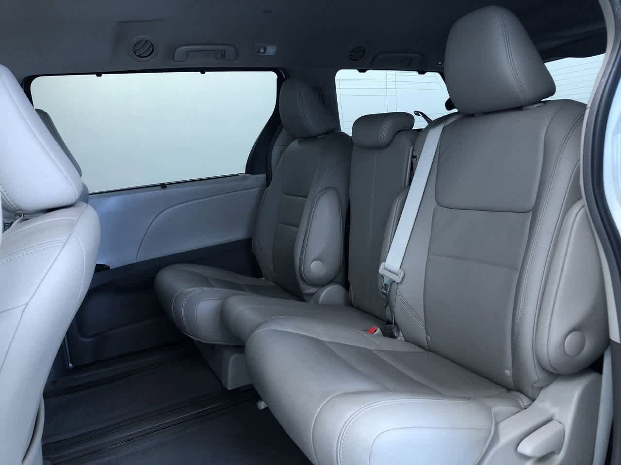 2015 Toyota Sienna XLE 20