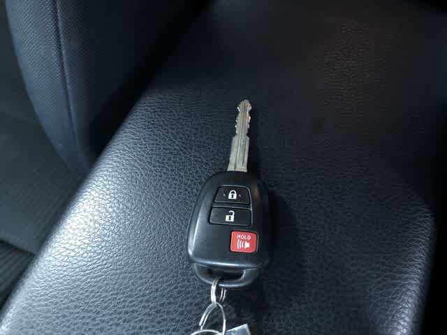 Thumbnail: 2015 Toyota RAV4 - 32