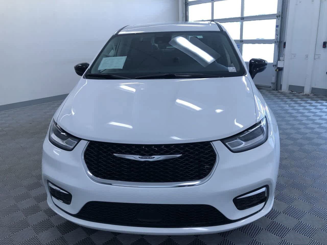 2024 Chrysler Pacifica Touring L 14