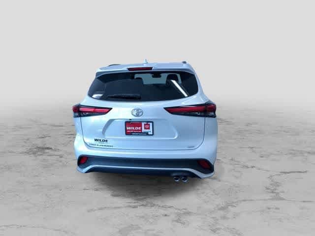 Thumbnail: 2023 Toyota Highlander - 10