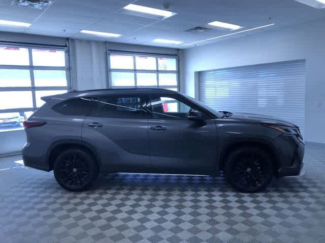 Thumbnail: 2025 Toyota Highlander - 36