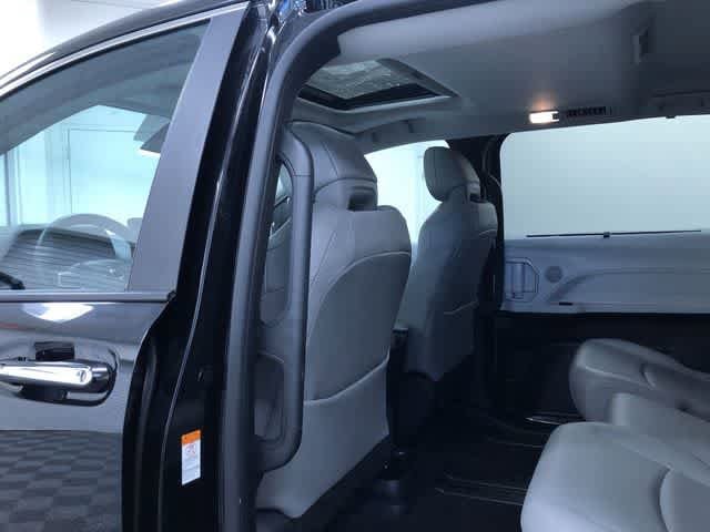 Thumbnail: 2025 Toyota Sienna - 19