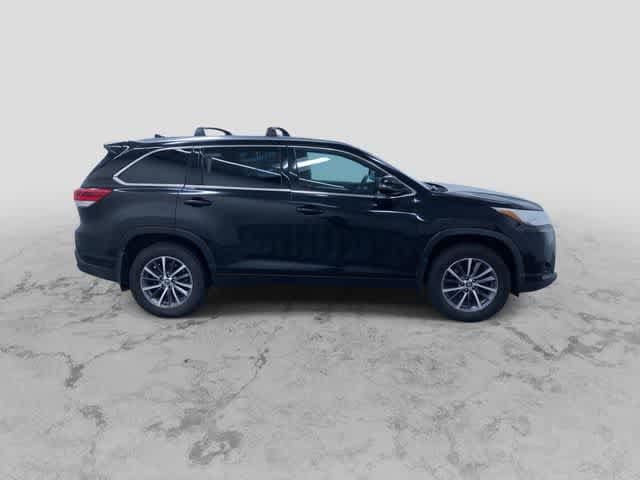 Thumbnail: 2019 Toyota Highlander - 2