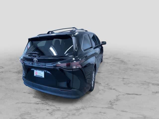 Thumbnail: 2026 Toyota Sienna - 9