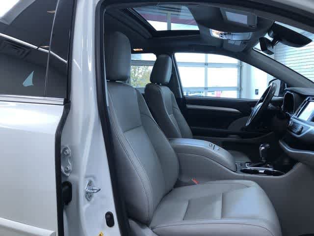 Thumbnail: 2017 Toyota Highlander - 16
