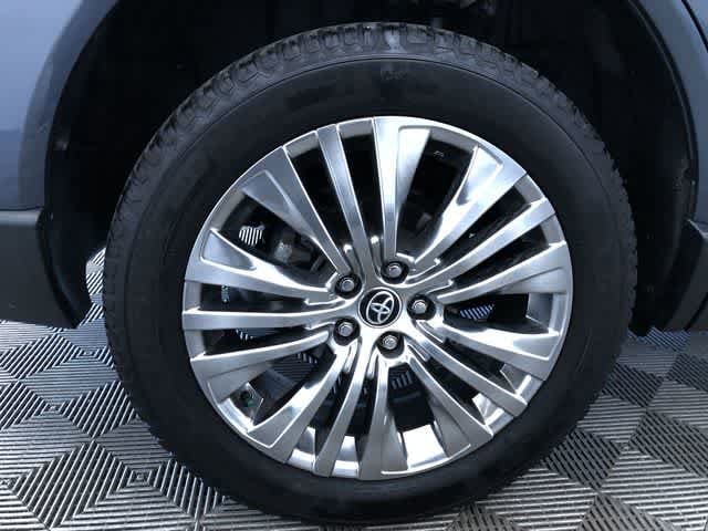 Thumbnail: 2023 Toyota Venza - 16