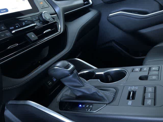 Thumbnail: 2024 Toyota Highlander - 32