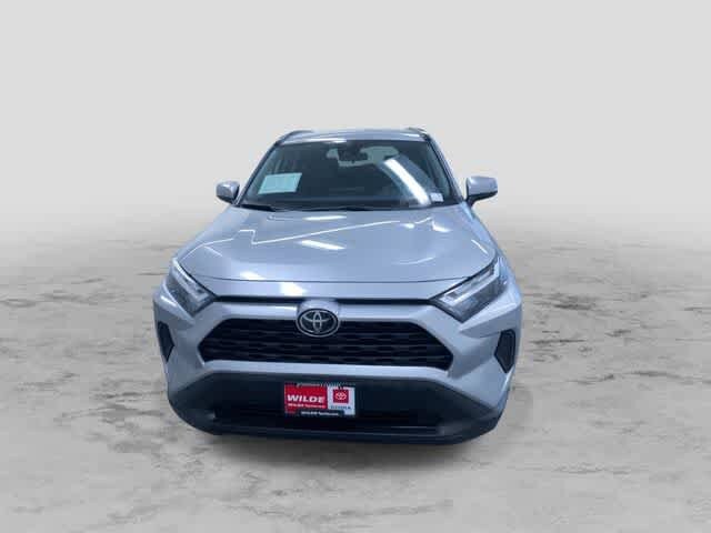 2025 Toyota RAV4 Hybrid XLE photo 4