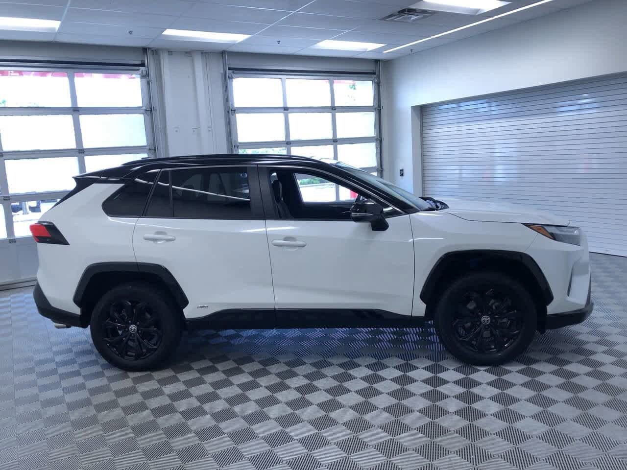 Thumbnail: 2022 Toyota RAV4 - 35