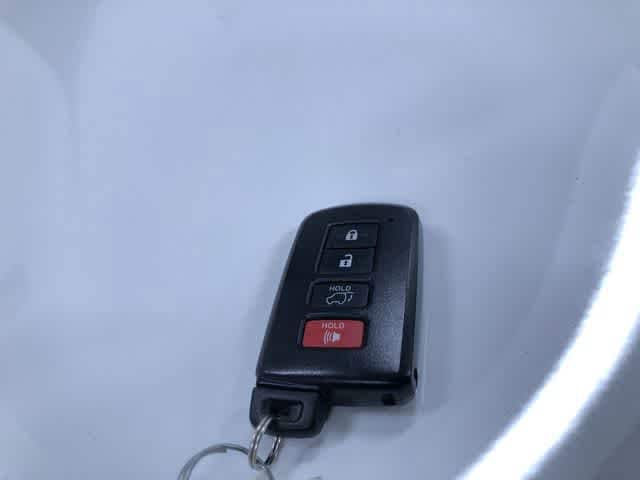 Thumbnail: 2018 Toyota RAV4 - 32