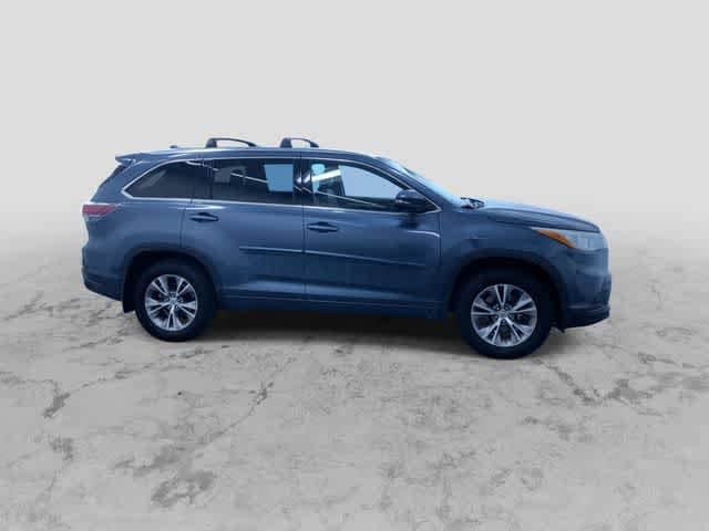 Thumbnail: 2015 Toyota Highlander - 2