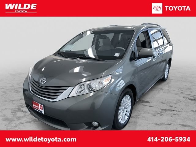 2013 Toyota Sienna XLE -
                West Allis, WI