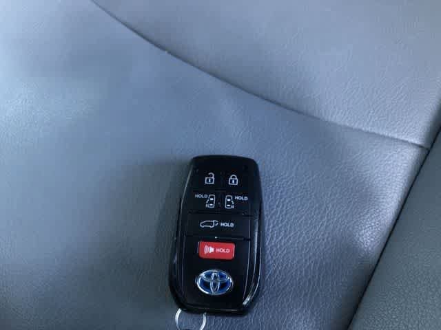 Thumbnail: 2025 Toyota Sienna - 33