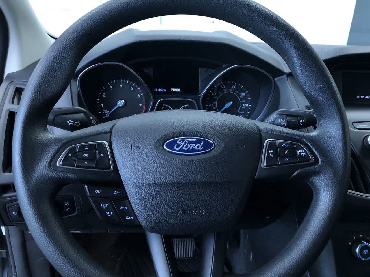 2018 Ford Focus SE 24